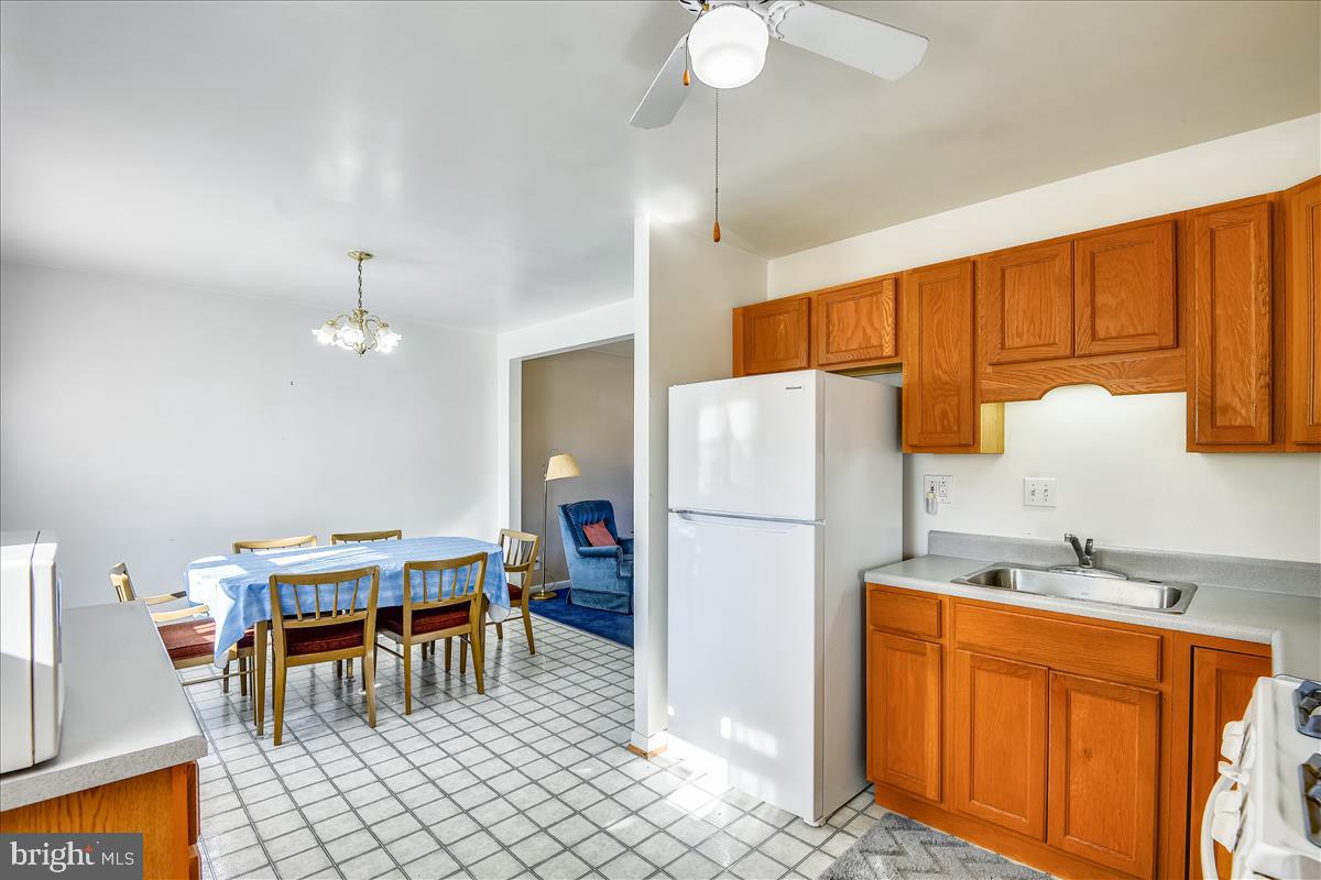 8909 Robin Place Laurel, MD 20708 - Photo 14 of 39 Fully Appointed Kitchen