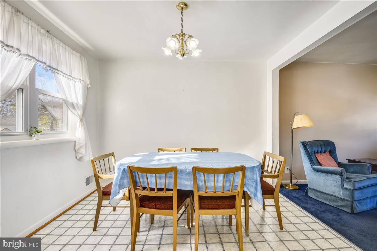 8909 Robin Place Laurel, MD 20708 - Photo 8 of 39 Dining