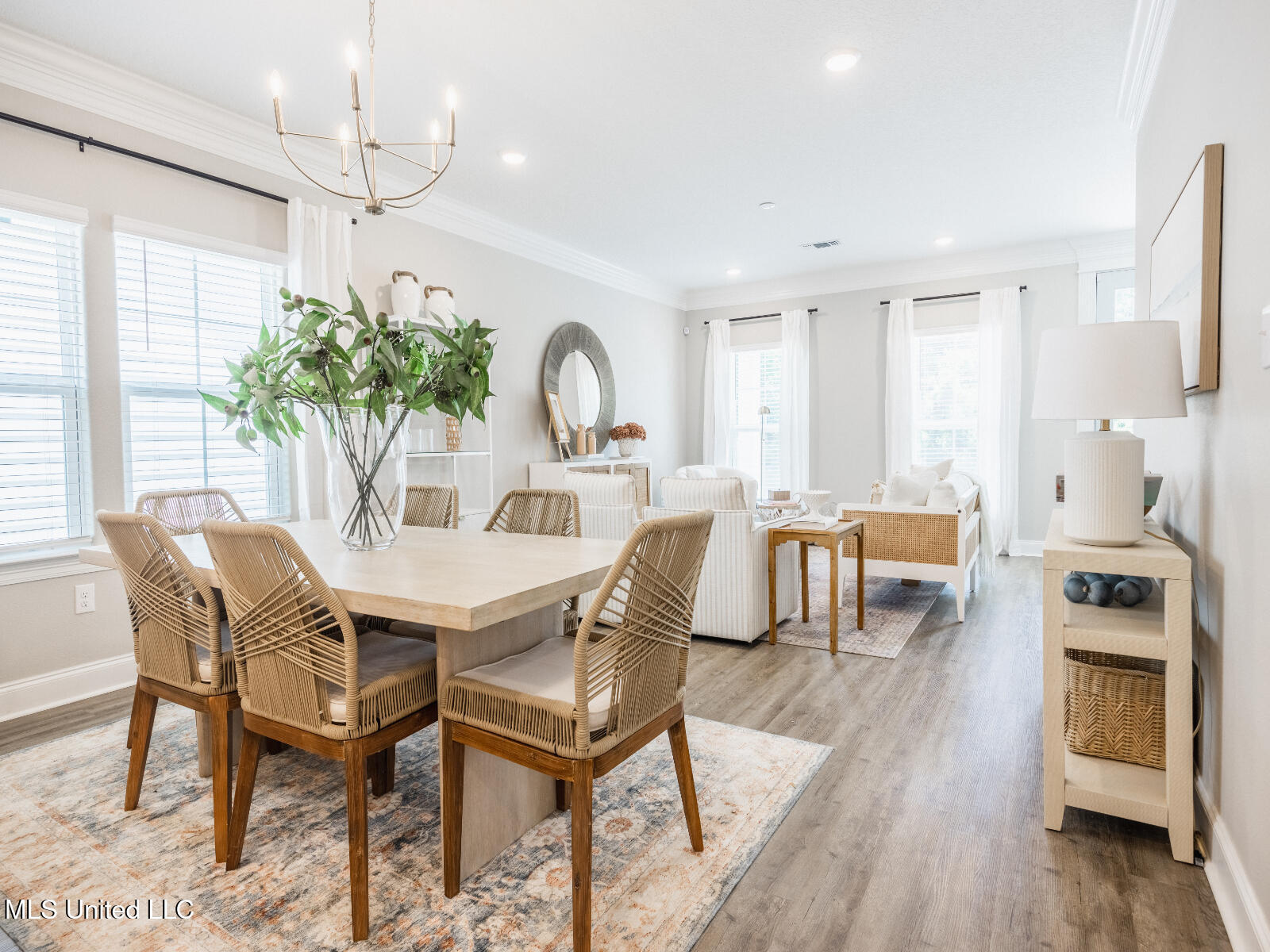 Claiborne_E254_Dining