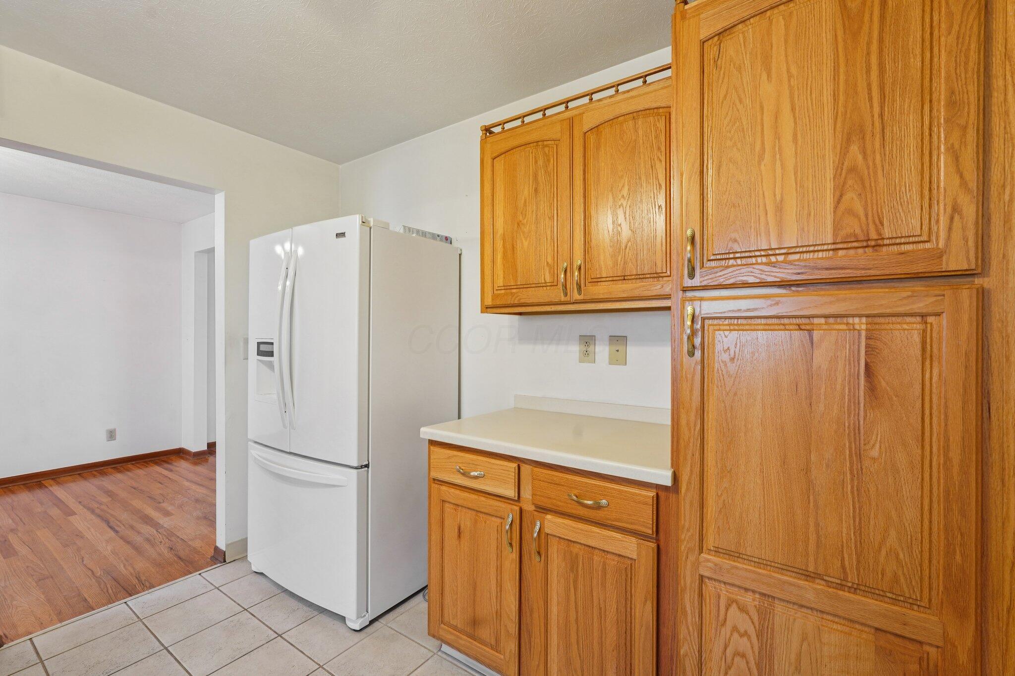 5575 Karl Road Columbus, OH 43229 - Photo 6 of 29 Kitchen