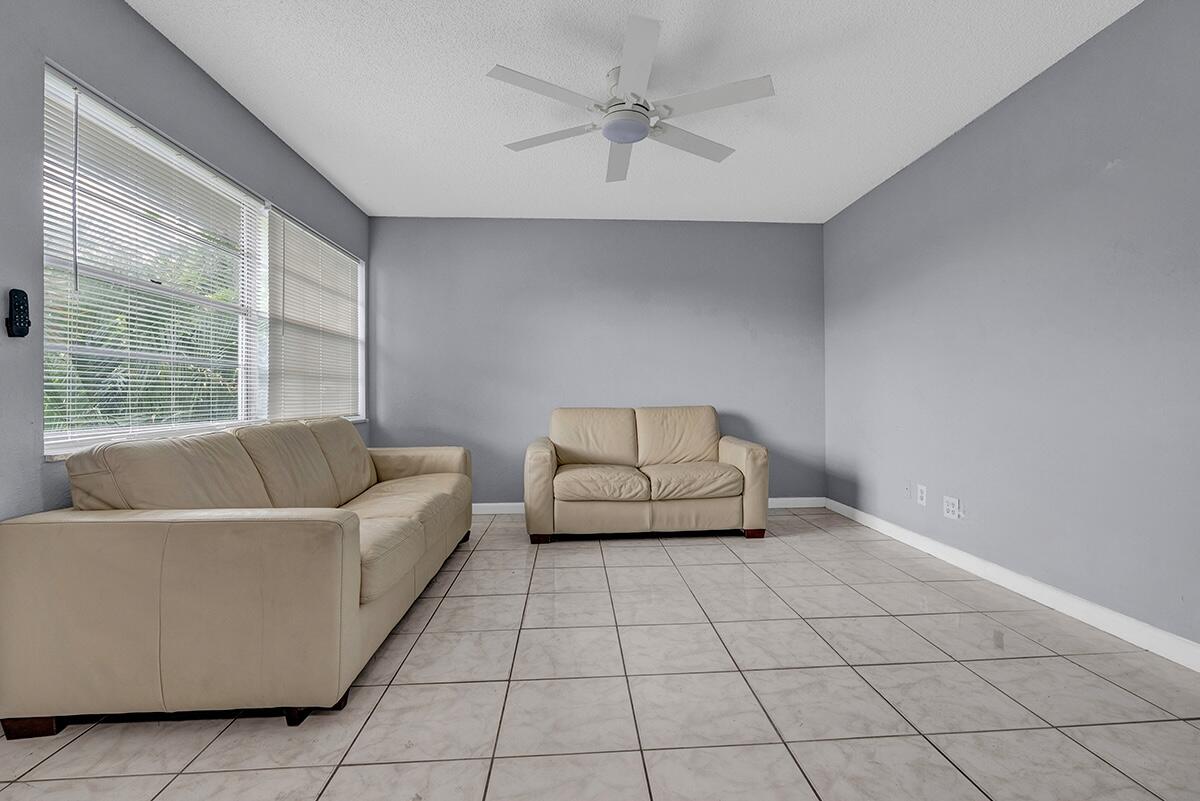 340 Northwest 19th Street, Unit 3080 Boca Raton, FL 33432 - Photo 4 of 15 DSC09443