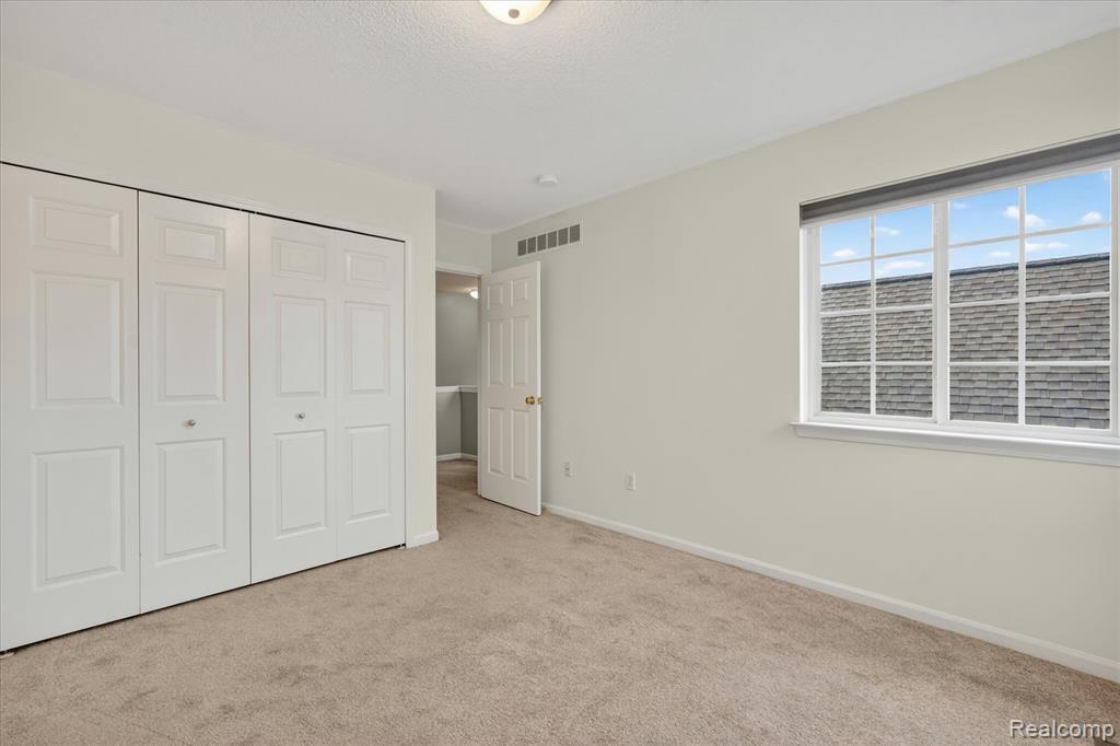 456 Lilly View Court Howell, MI 48843 - Photo 19 of 45
