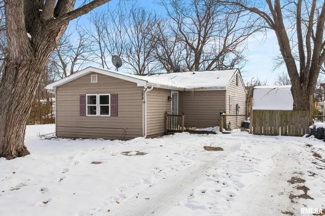 $99,999 | 105 East Forest Avenue, East Peoria, IL 61611