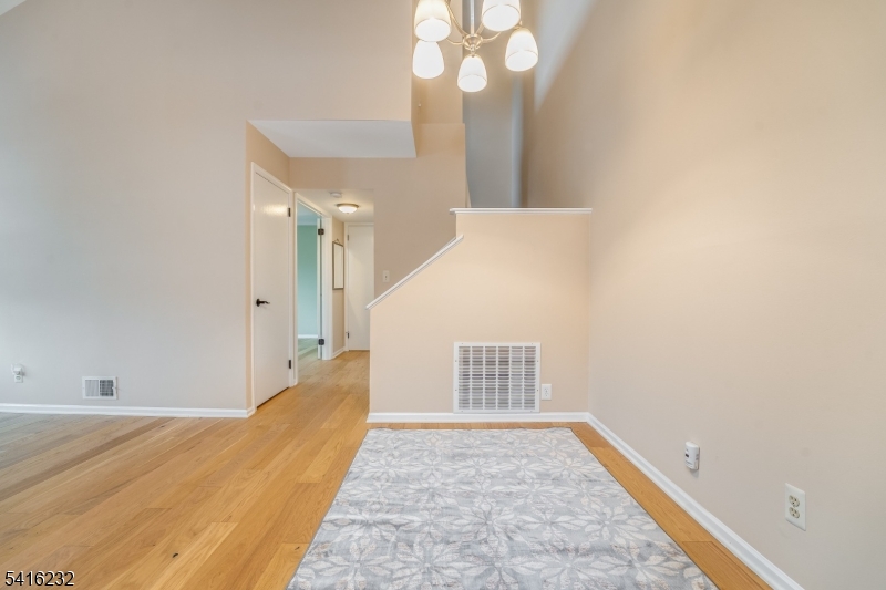 32 Morgan Court Bedminster, NJ 07921 - Photo 12 of 21