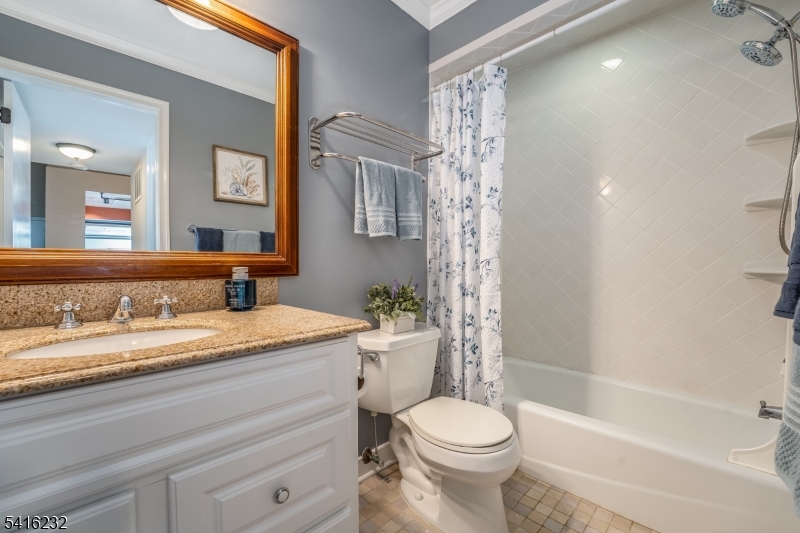 32 Morgan Court Bedminster, NJ 07921 - Photo 15 of 21