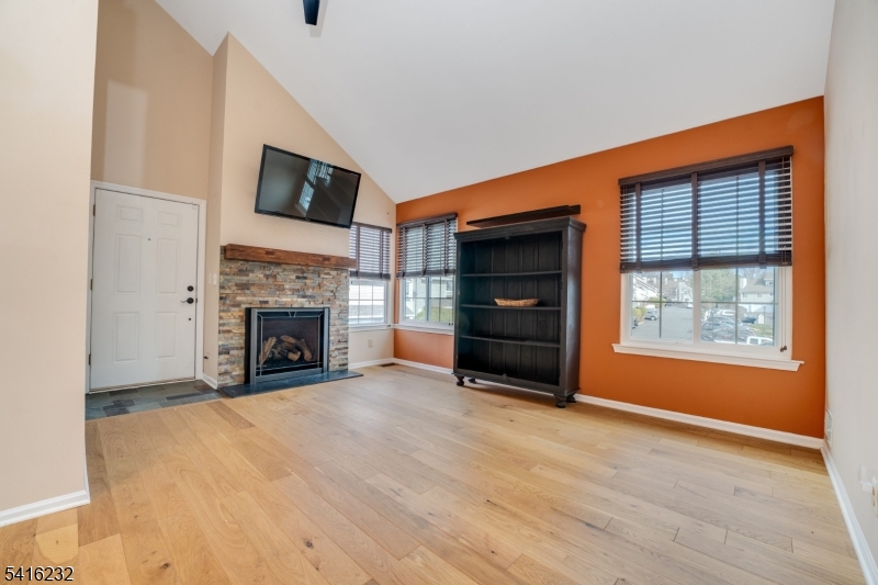 32 Morgan Court Bedminster, NJ 07921 - Photo 4 of 21