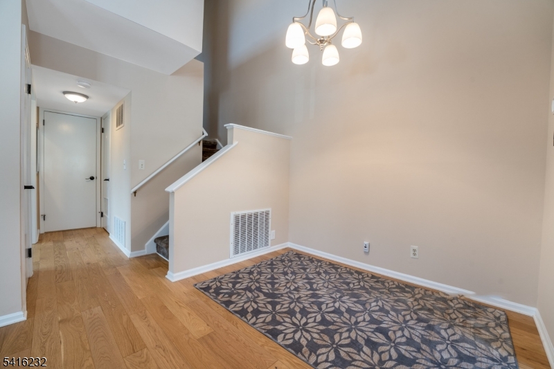 32 Morgan Court Bedminster, NJ 07921 - Photo 7 of 21