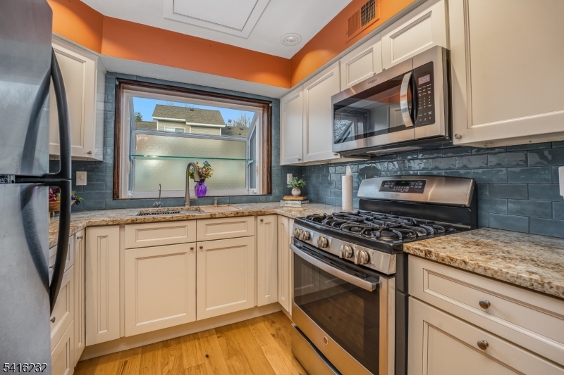 32 Morgan Court Bedminster, NJ 07921 - Photo 10 of 21