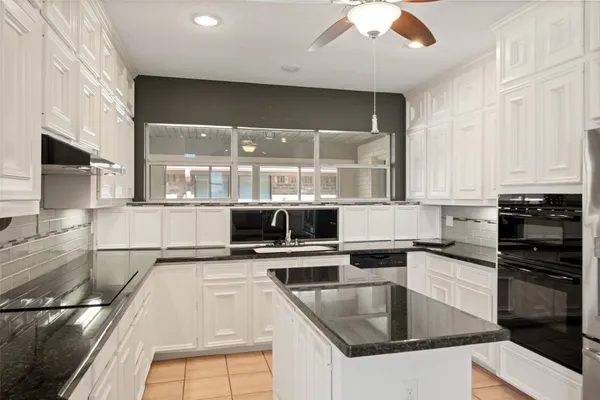 $939,000 | 7 Brookhaven Point, Montgomery, TX 77356