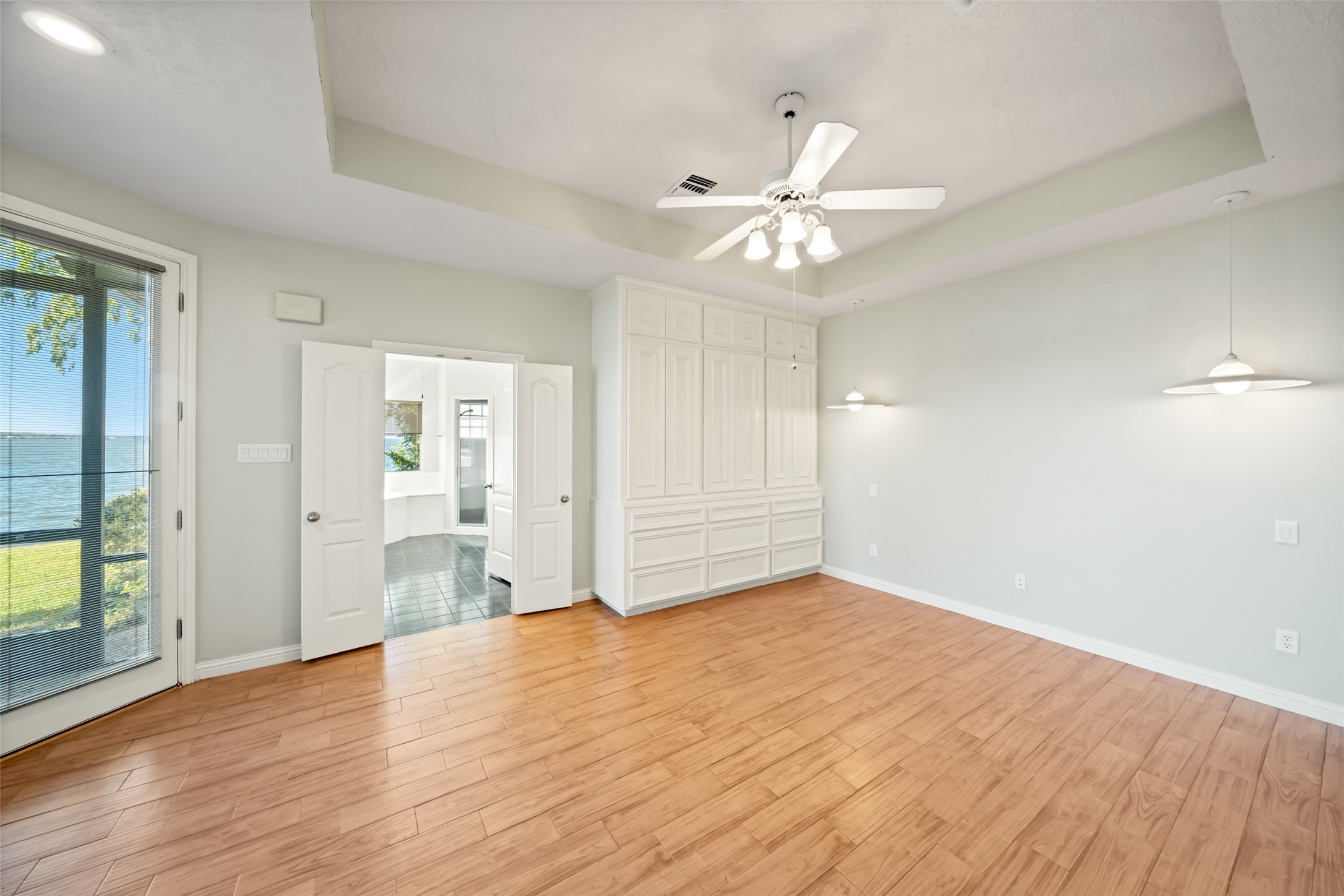 7 Brookhaven Point Montgomery, TX 77356 - Photo 19 of 44 Primary Bedroom