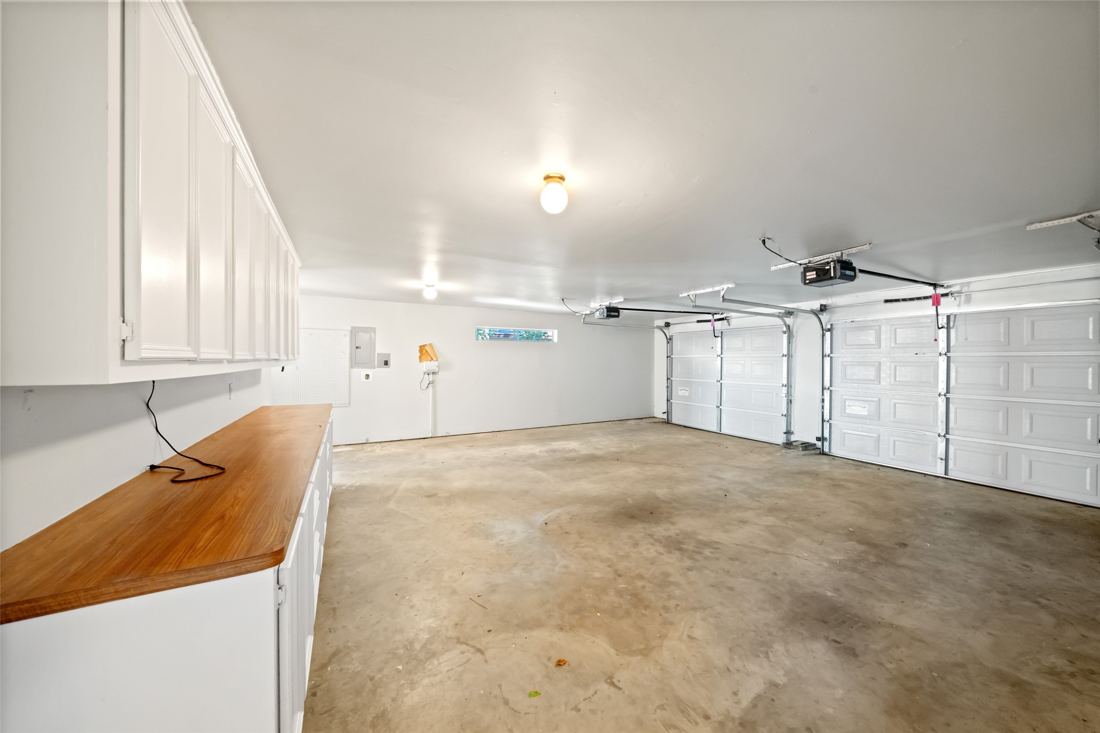 7 Brookhaven Point Montgomery, TX 77356 - Photo 30 of 44 Spacious, oversized garage.