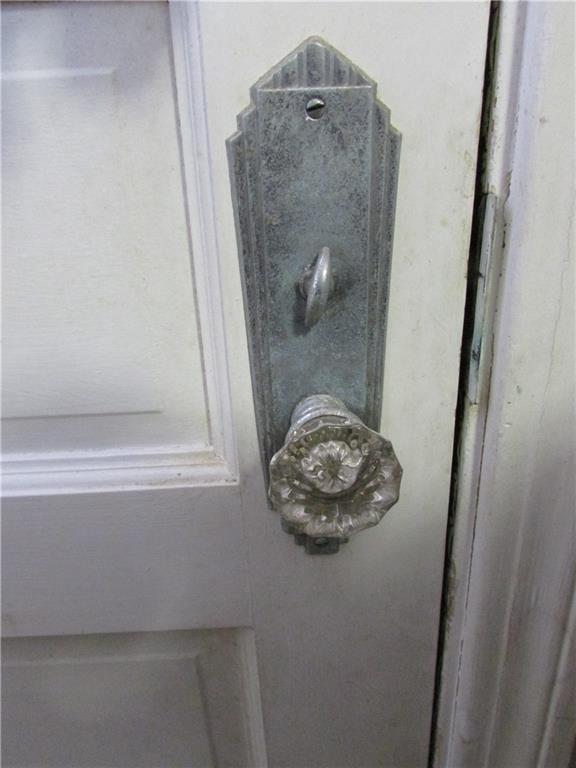 3600 West Run Road Munhall, PA 15120 - Photo 12 of 24 Original wood interior doors and glass knobs.