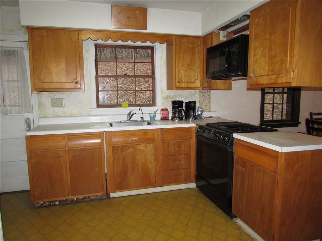 3600 West Run Road Munhall, PA 15120 - Photo 15 of 24 Kitchen.