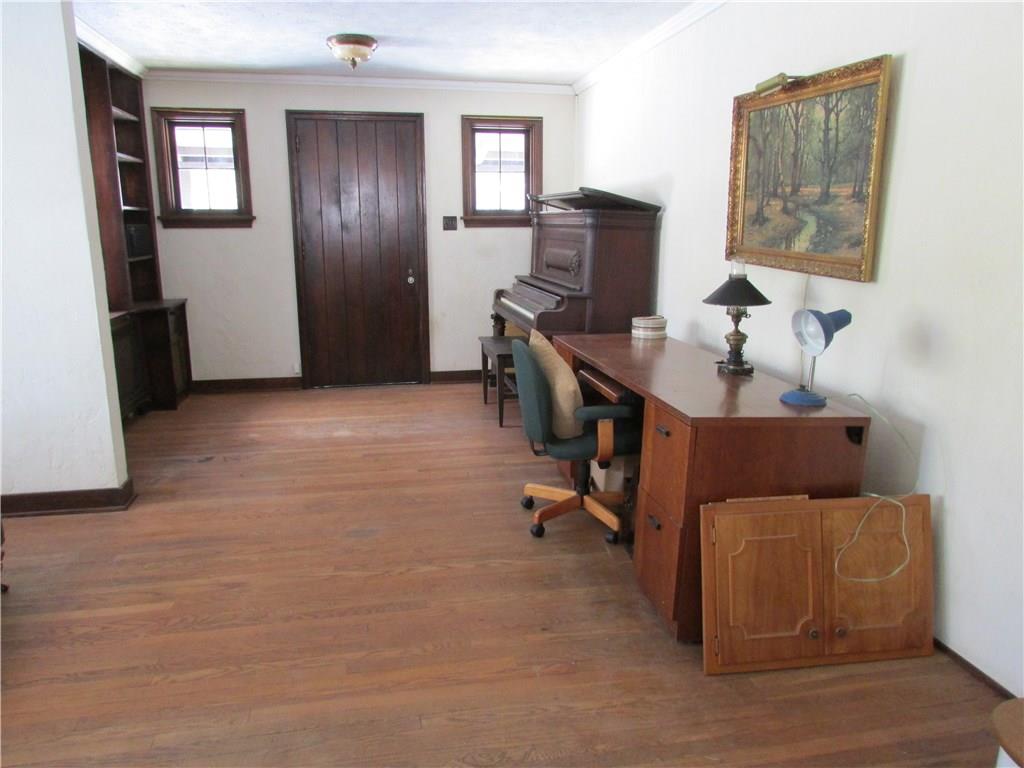 3600 West Run Road Munhall, PA 15120 - Photo 23 of 24 Living Room with view of Entry.