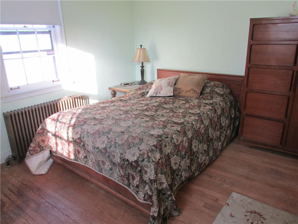 Second bedroom.