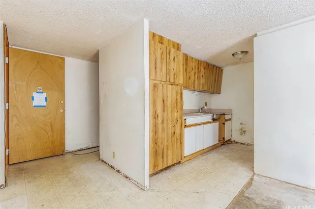 $304,000 | 1720 Huna Street, Unit B206, Honolulu, HI 96817