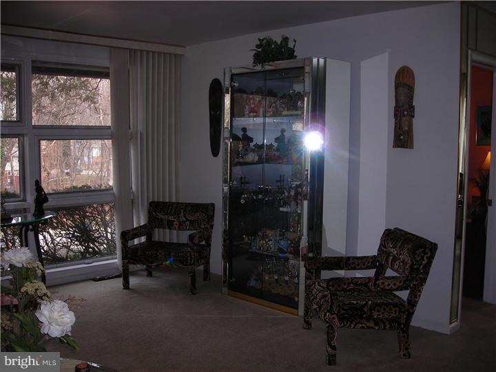 30 Parkview Road Cheltenham, PA 19012 - Photo 4 of 21 Living Room