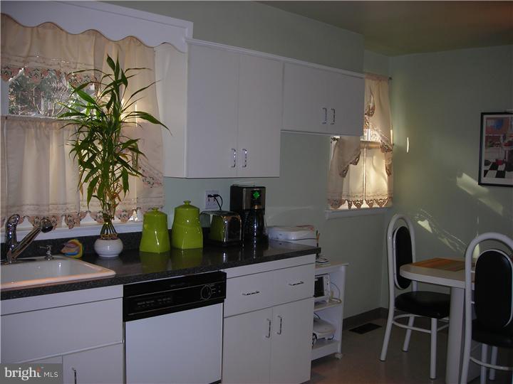 30 Parkview Road Cheltenham, PA 19012 - Photo 10 of 21 Kitchen