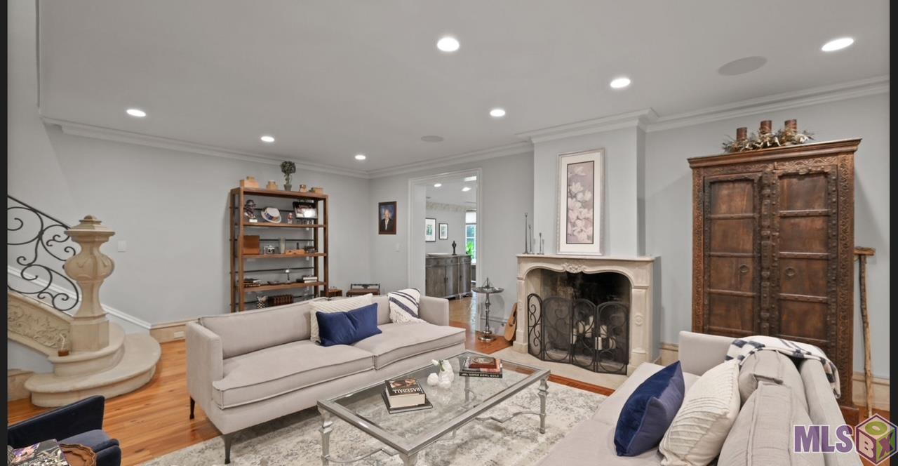 6326 Highland Road Baton Rouge, LA 70808 - Photo 3 of 42 Living Room