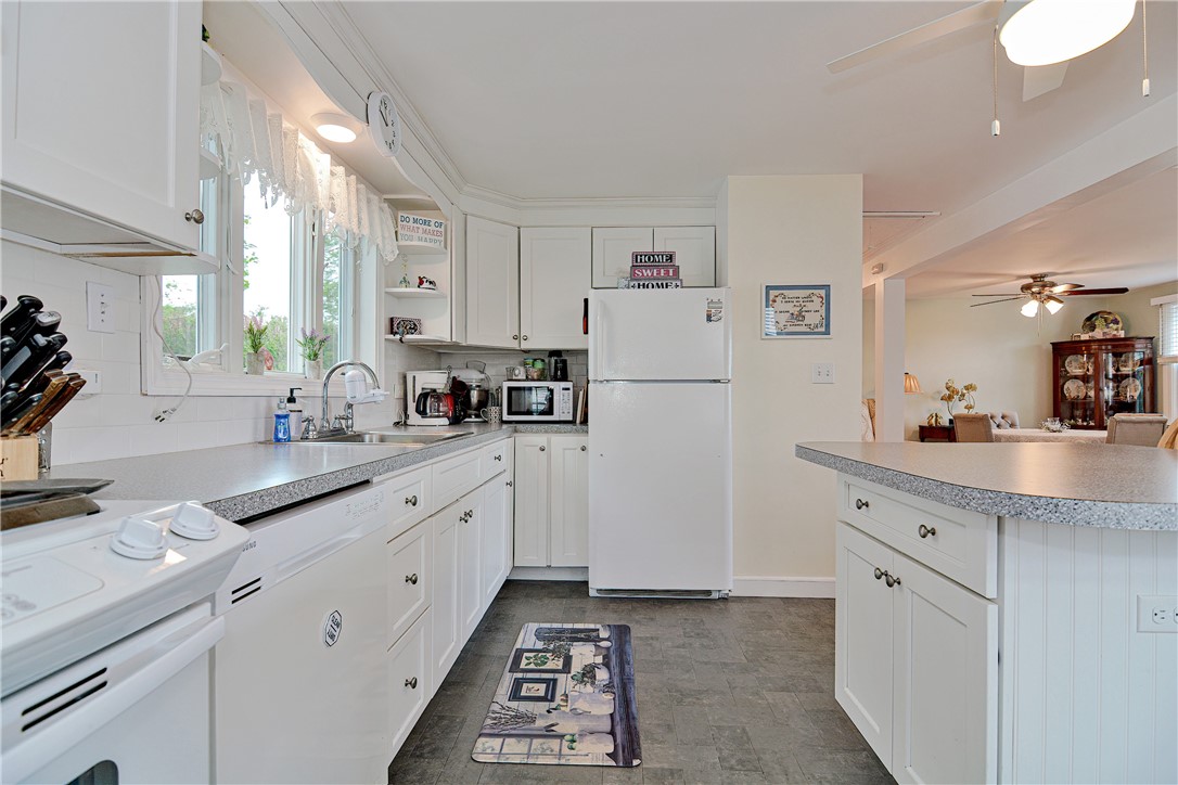 161 Beardsworth Road Tiverton, RI 02878 - Photo 13 of 38