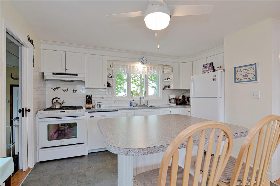 161 Beardsworth Road Tiverton, RI 02878 - Photo 14 of 38
