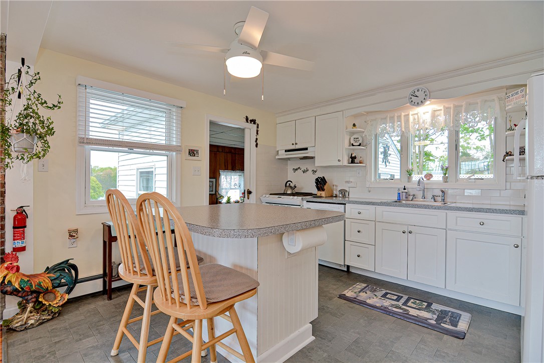 161 Beardsworth Road Tiverton, RI 02878 - Photo 17 of 38