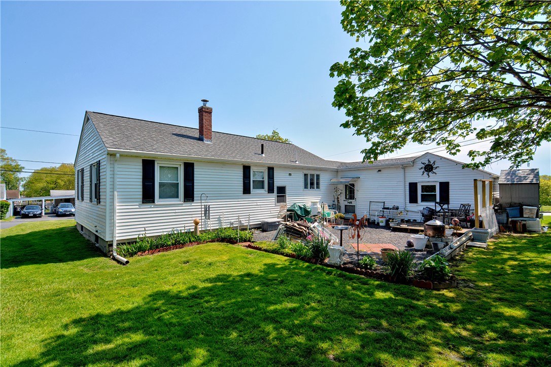 161 Beardsworth Road Tiverton, RI 02878 - Photo 2 of 38
