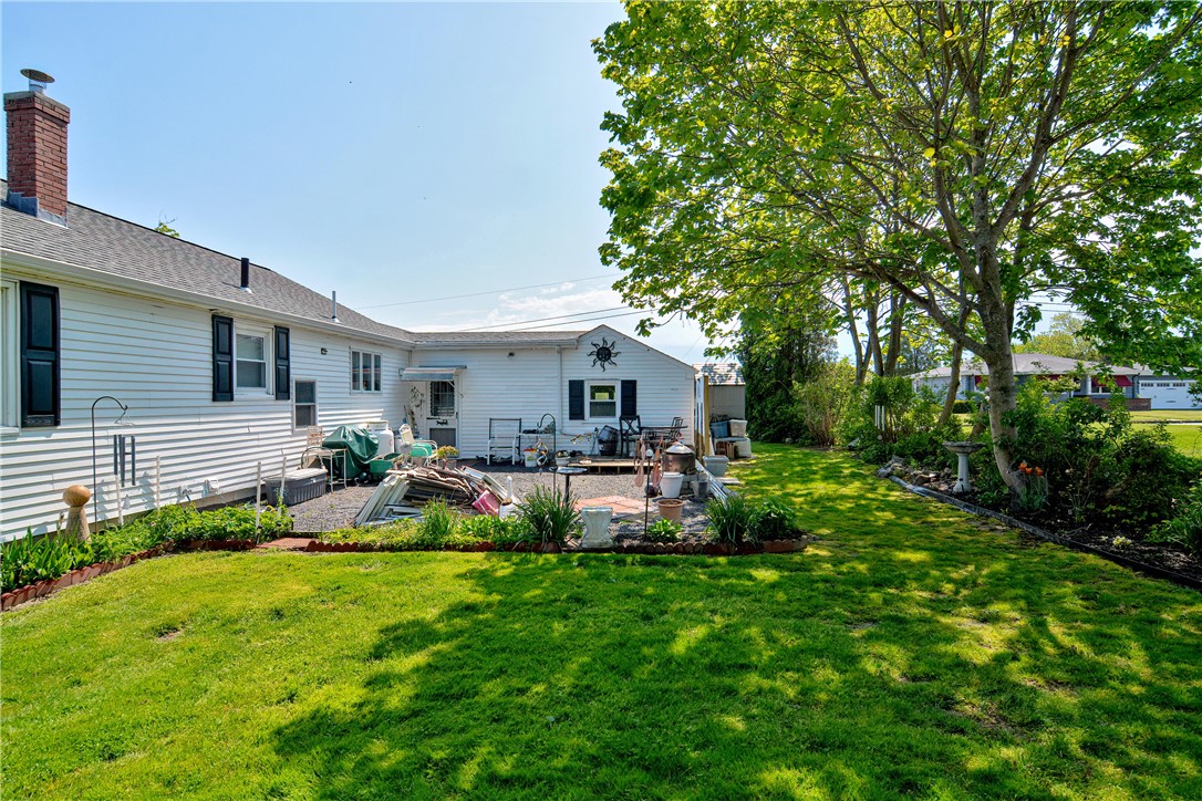 161 Beardsworth Road Tiverton, RI 02878 - Photo 3 of 38