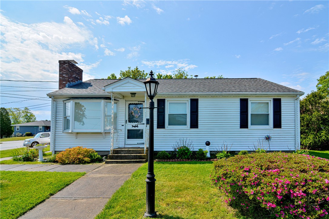 161 Beardsworth Road Tiverton, RI 02878 - Photo 4 of 38