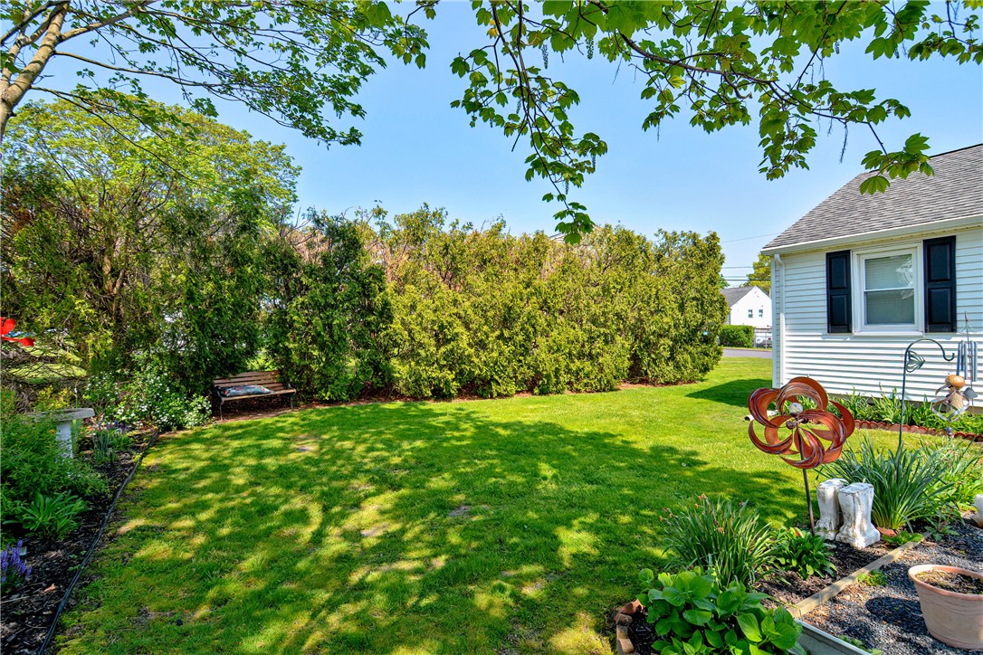 161 Beardsworth Road Tiverton, RI 02878 - Photo 7 of 38