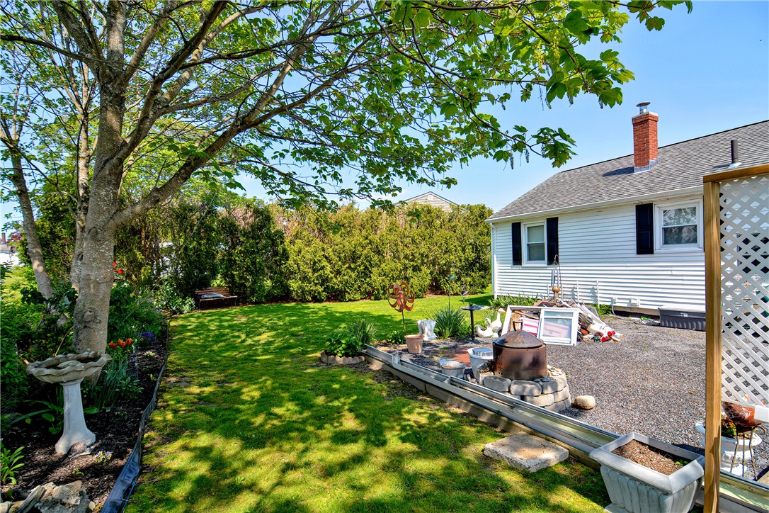 161 Beardsworth Road Tiverton, RI 02878 - Photo 8 of 38