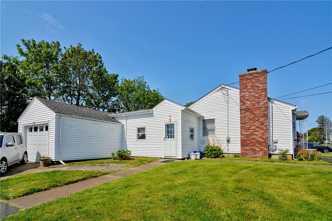 161 Beardsworth Road Tiverton, RI 02878 - Photo 9 of 38
