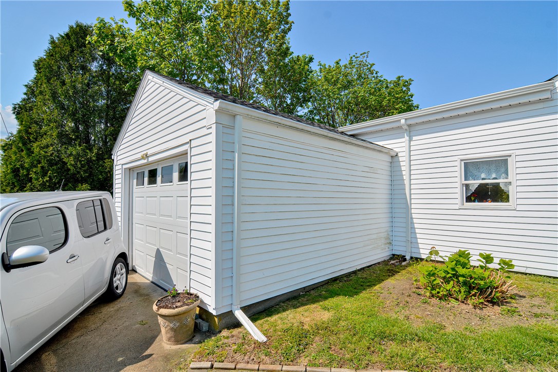 161 Beardsworth Road Tiverton, RI 02878 - Photo 10 of 38