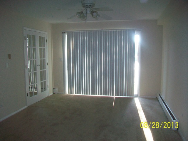 904 Ridge Square, Unit 110 Elk Grove Village, IL 60007 - Photo 3 of 10 a view of a livingroom with furniture