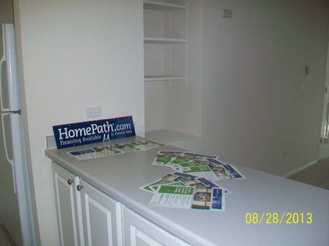 904 Ridge Square, Unit 110 Elk Grove Village, IL 60007 - Photo 7 of 10 a view of kitchen
