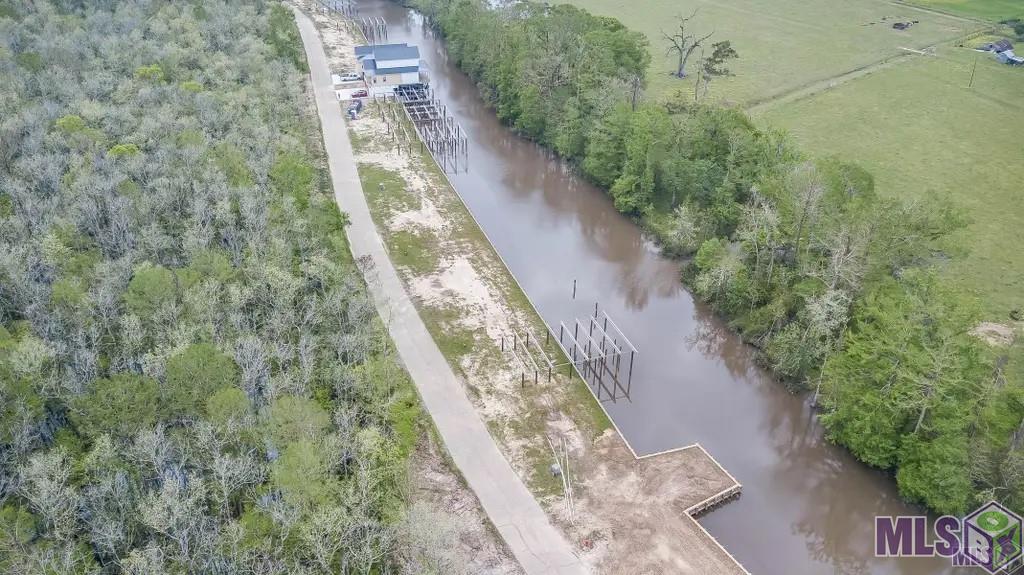 23081 Carter Plantation Drive Springfield, LA 70462 - Photo 4 of 8
