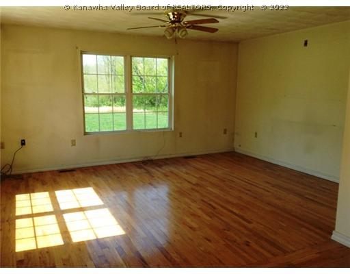 3735 Grasslick Ripley, WV 25271 - Photo 3 of 16 Den/Family/Great Room.