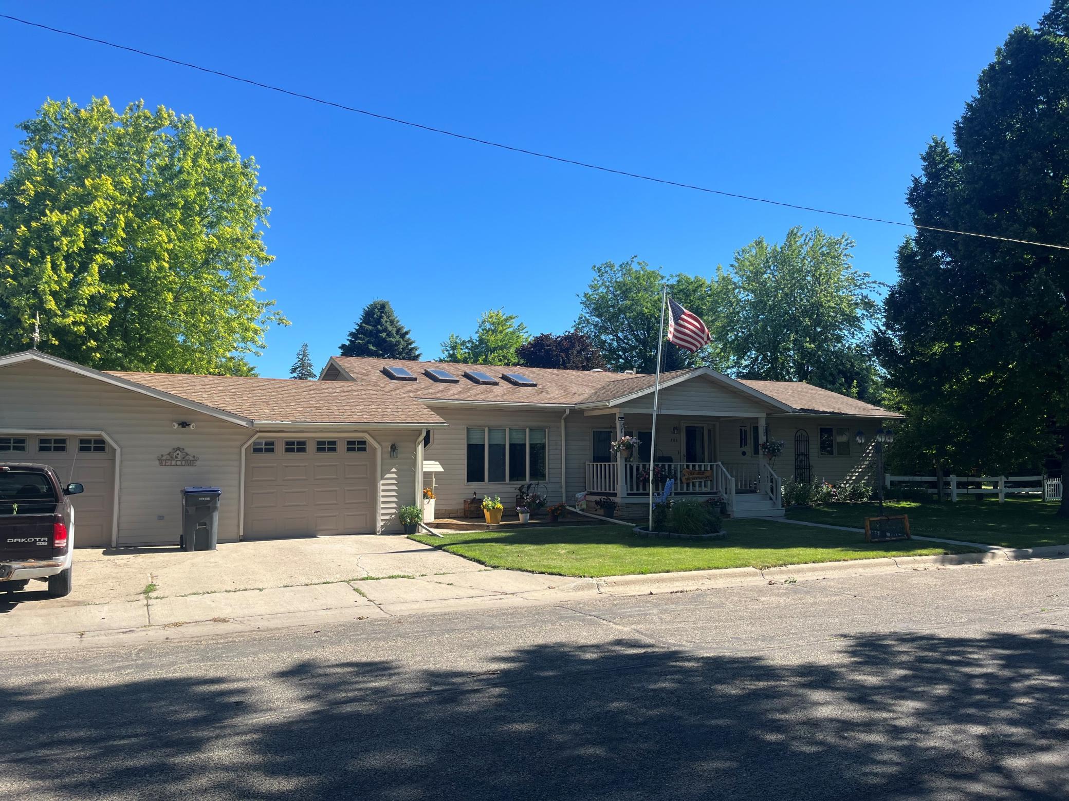 301 5th Street Southwest Hankinson, ND 58041 - Photo 1 of 36