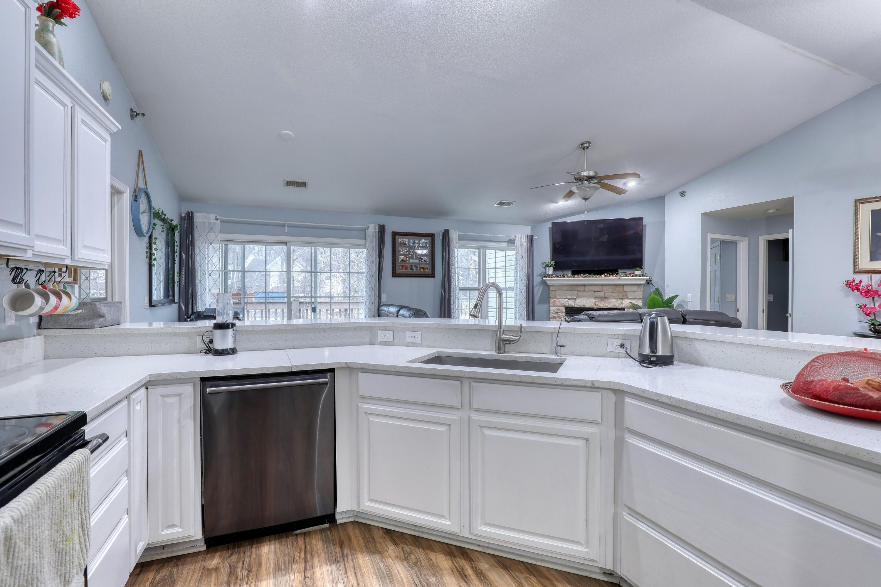 9239 South 54th Street Franklin, WI 53132 - Photo 3 of 28 2