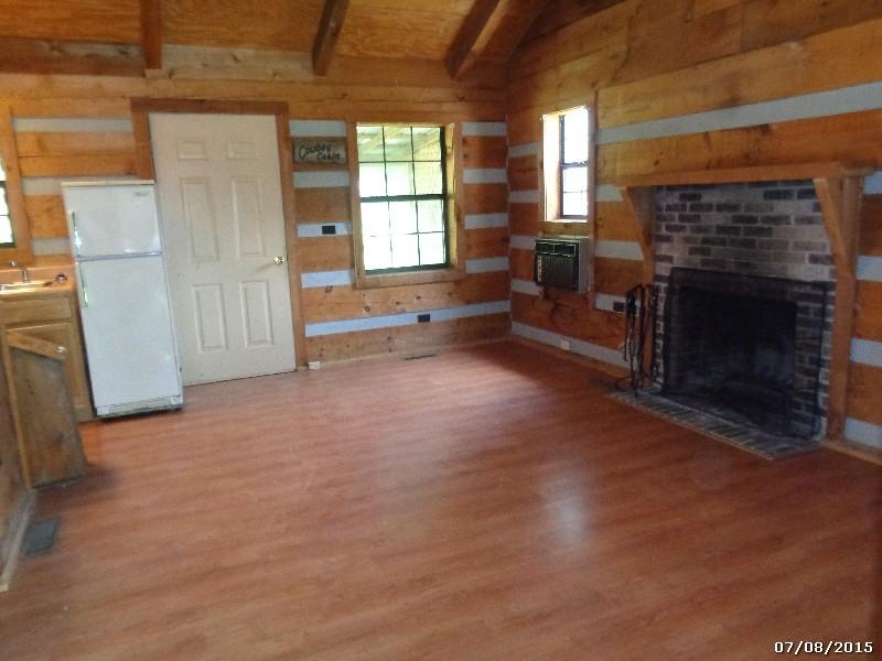 7760 Berry Williams Road Townsend, TN 37882 - Photo 3 of 7 living