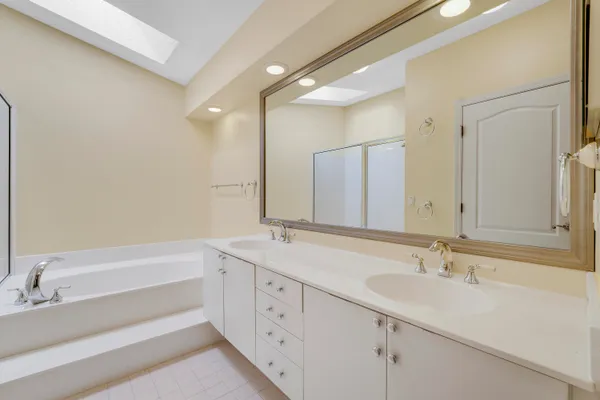 $4,000 | 27 Via Del Corso, Palm Beach Gardens, FL 33418