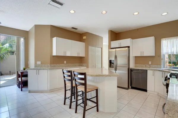 $4,000 | 27 Via Del Corso, Palm Beach Gardens, FL 33418