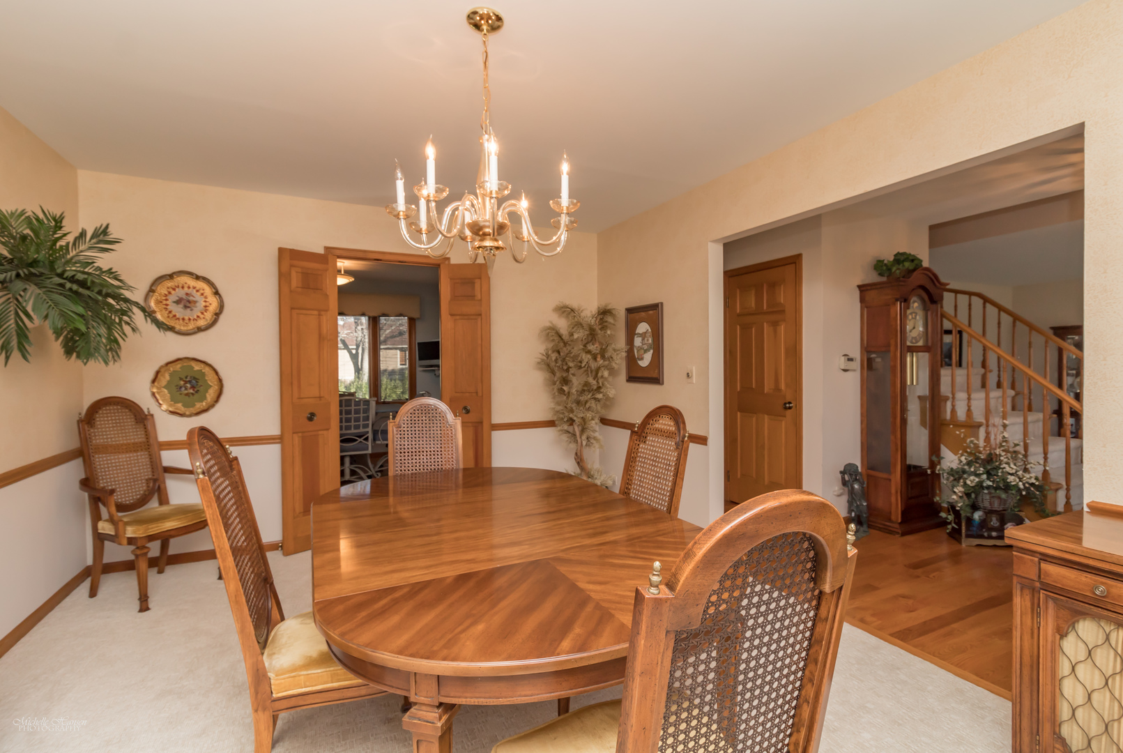 2203 North Ridge Avenue Arlington Heights, IL 60004 - Photo 4 of 23 a dining room with furniture and window