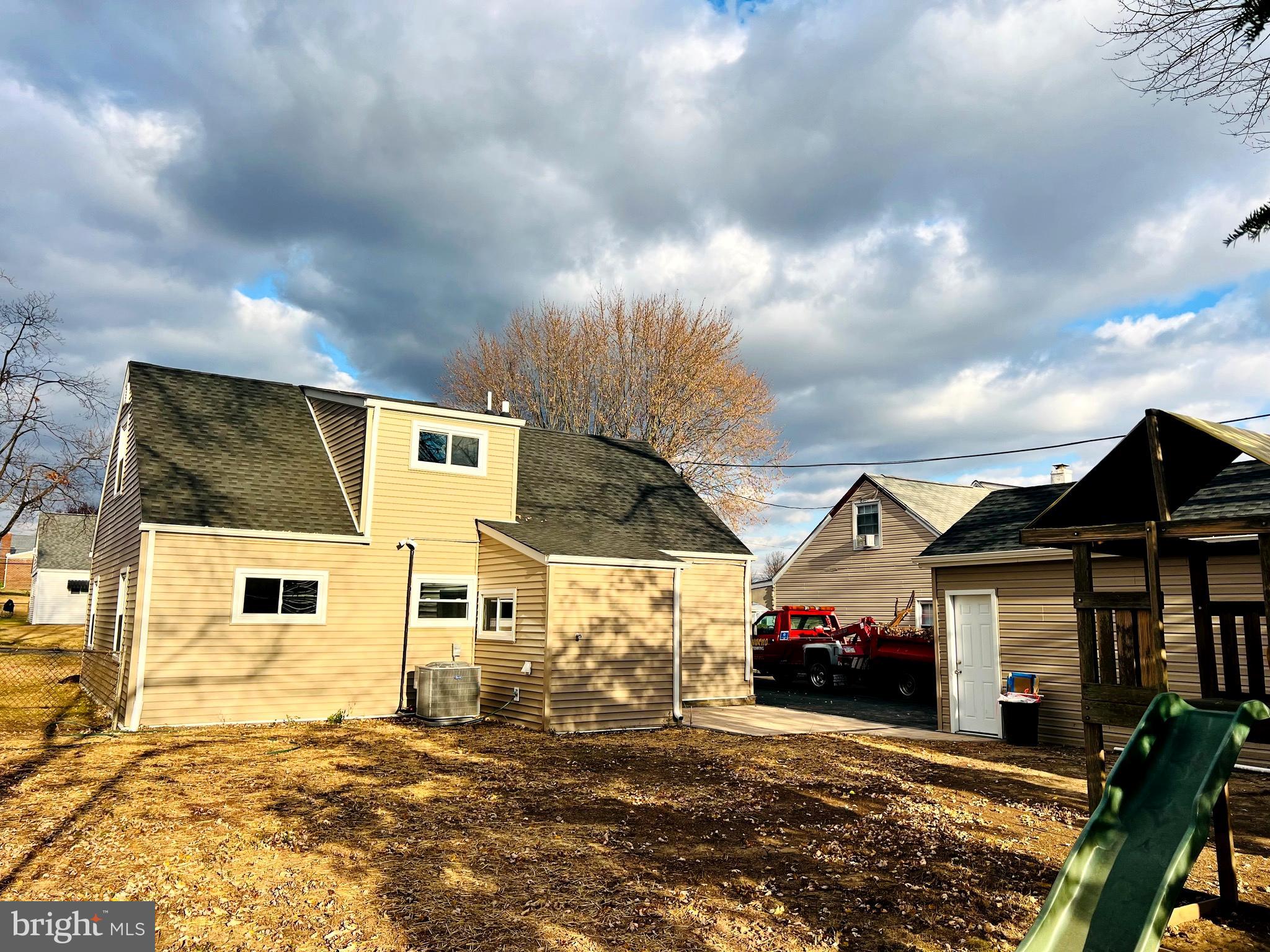 504 Selma Street Philadelphia, PA 19116 - Photo 7 of 31 a view of a large white house