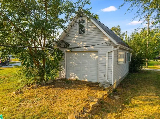 $190,000 | 104 West Pine Street, Orrick, MO 64077