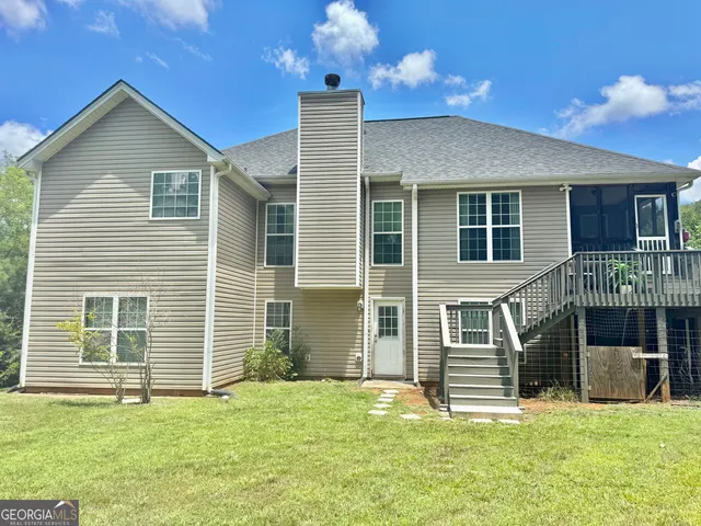 a view of a house with a yard and plants