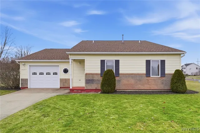 $264,900 | 5637 Jeffrey Drive, Lockport Town, NY 14094