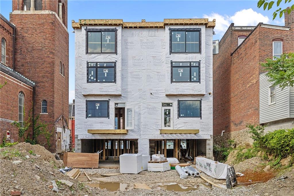 256 44th Street Pittsburgh, PA 15201 - Photo 3 of 45 a front view of a building with many windows