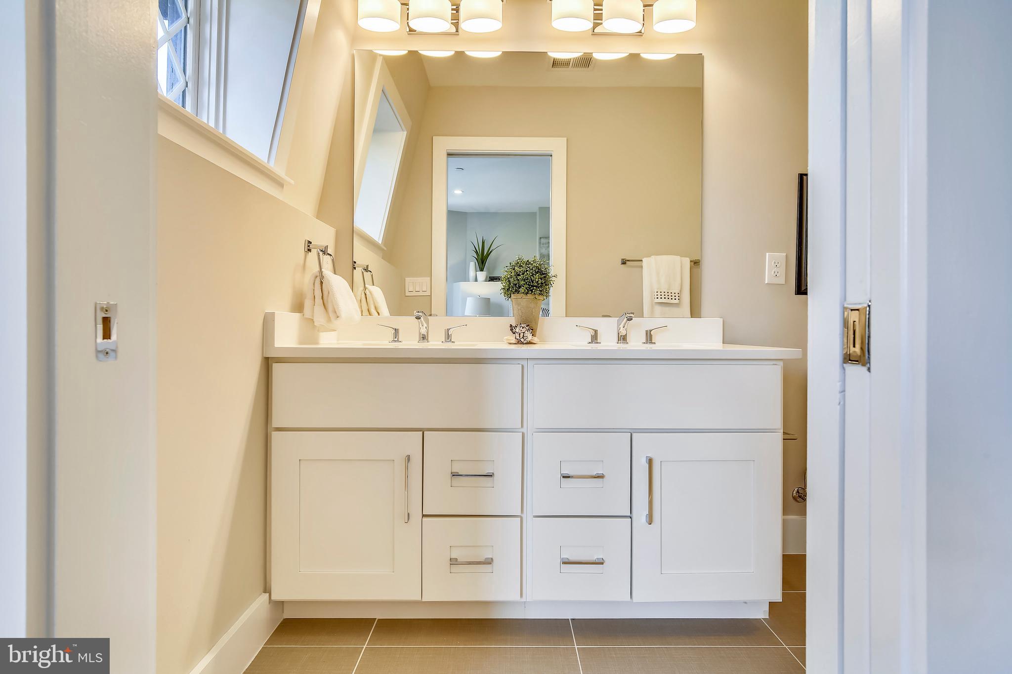 1824 Calvert Street Northwest, Unit 2 Washington, DC 20009 - Photo 19 of 39 Upper Level Master Bath