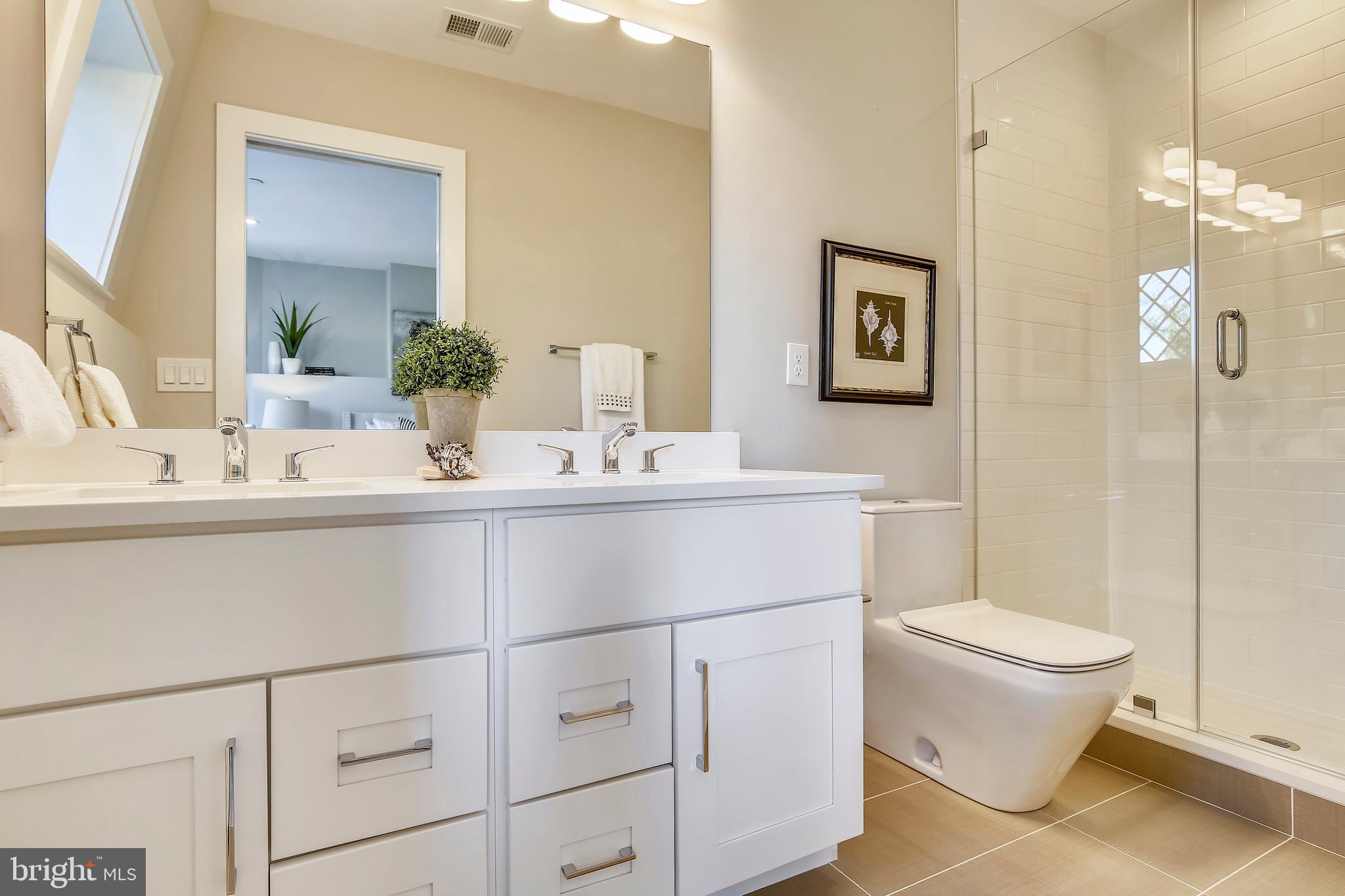 1824 Calvert Street Northwest, Unit 2 Washington, DC 20009 - Photo 20 of 39 Upper Level Master Bath
